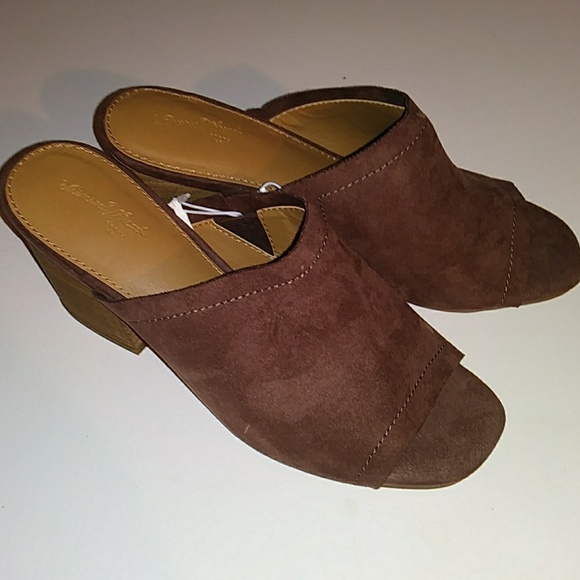 brown chunky mules